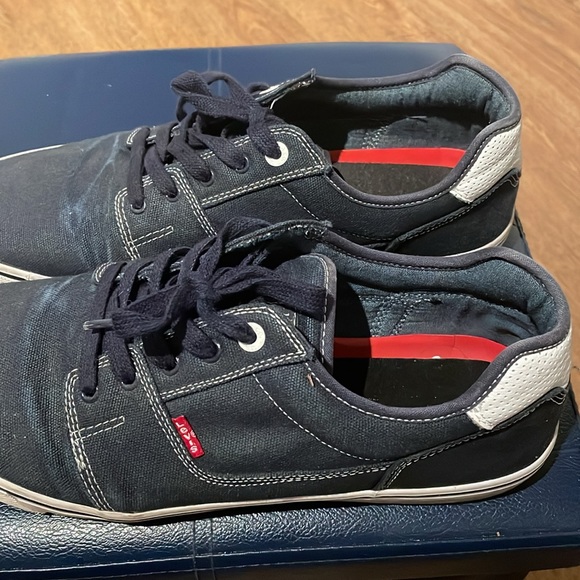Men’s size 13 Levi’s shoes - Picture 3 of 5